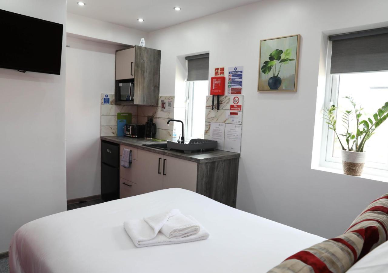 Cb Stays - Private Rooms With Ensuite And Kitchenette In Peterborough Exterior foto