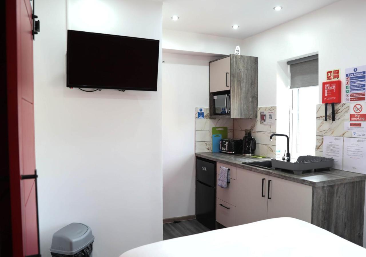 Cb Stays - Private Rooms With Ensuite And Kitchenette In Peterborough Exterior foto