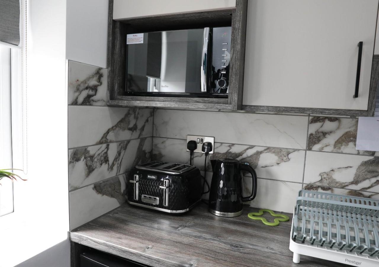Cb Stays - Private Rooms With Ensuite And Kitchenette In Peterborough Exterior foto